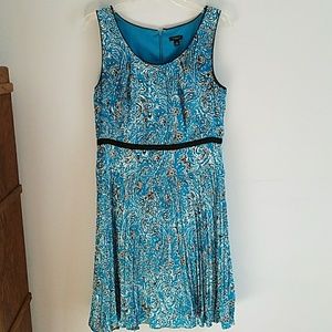 Patterned pleated dress
